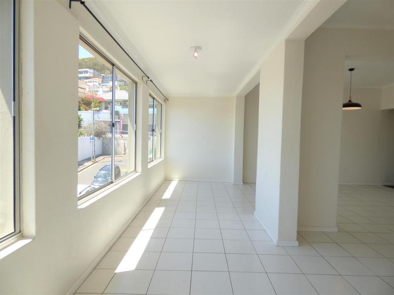 To Let 3 Bedroom Property for Rent in Green Point Western Cape